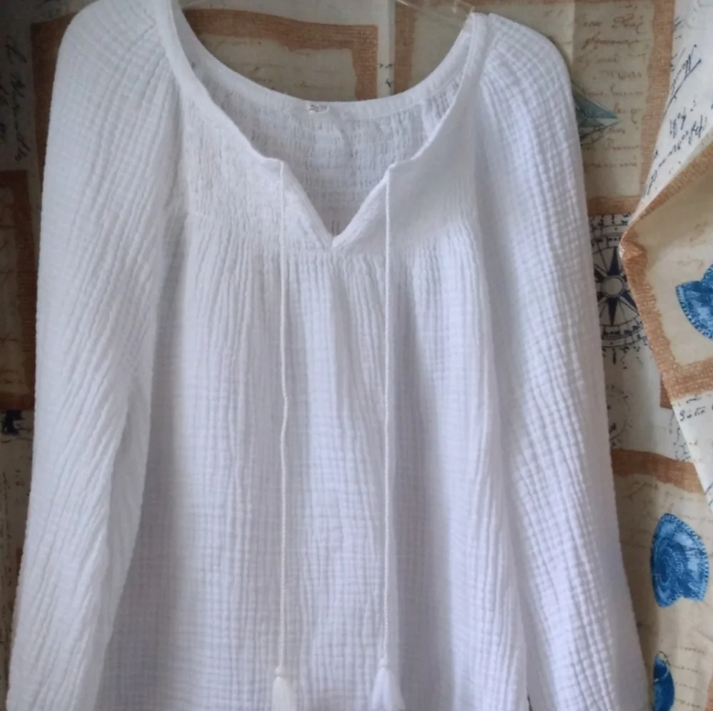 BeachLunchLounge White Top